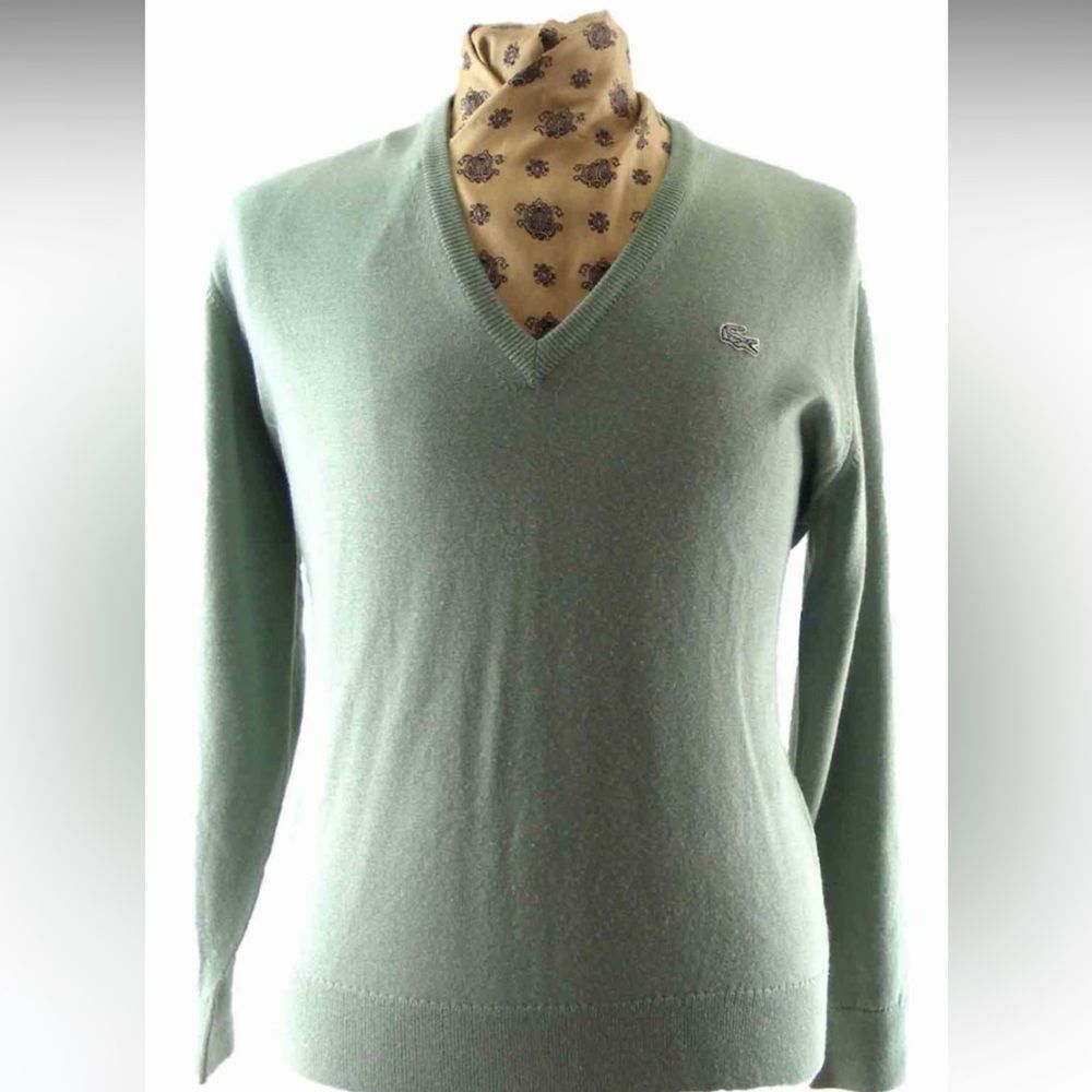 🐊LACOSTE 90’s AVOCADO GREEN V NECK SWEATER – size small
